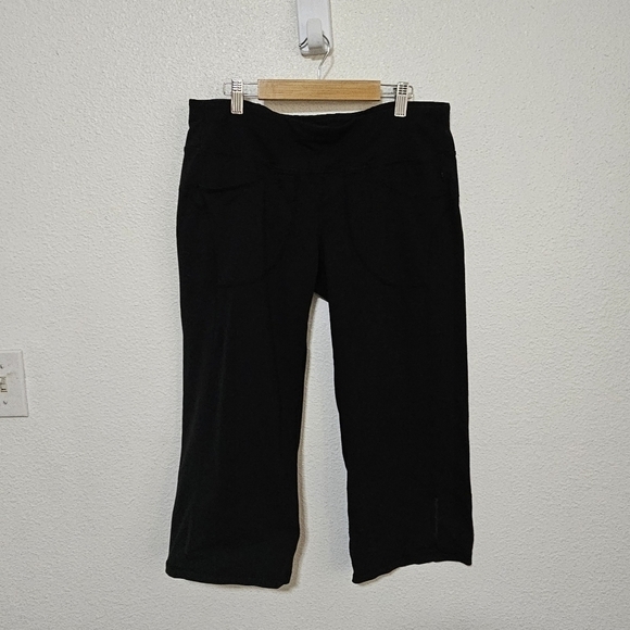 Athleta capri pants with front pockets and zip pocket back of pants size medium - Picture 1 of 13